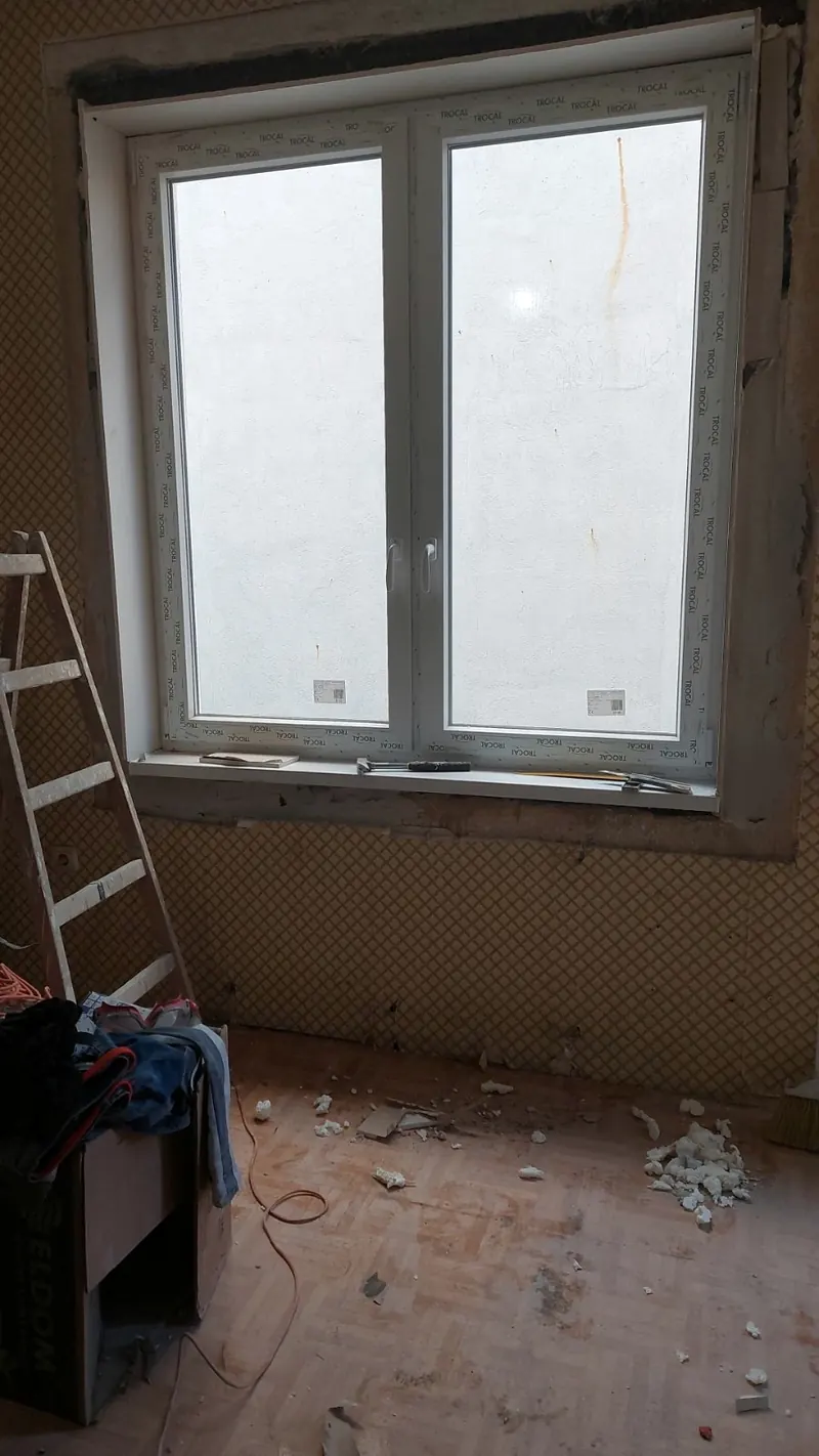 Прозорец по време на ремонта